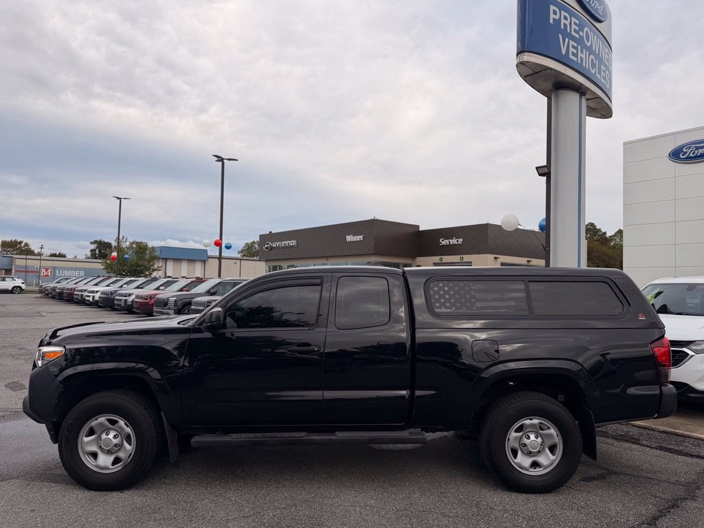 Used 2018 Toyota Tacoma SR RWD image 2