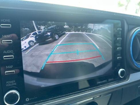 Used 2020 Toyota Tacoma TRD Off-Road w/ Technology Package AWD/4WD image 12
