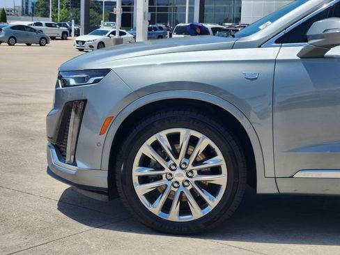 Used 2023 Cadillac XT6 Premium Luxury w/ Technology Package FWD image 8