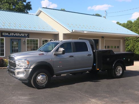 Used 2023 RAM 4500 SLT w/ Quick Order Package 2YG SLT AWD/4WD image 1