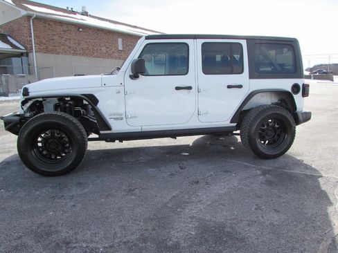Used 2019 Jeep Wrangler Unlimited Sport S image 4