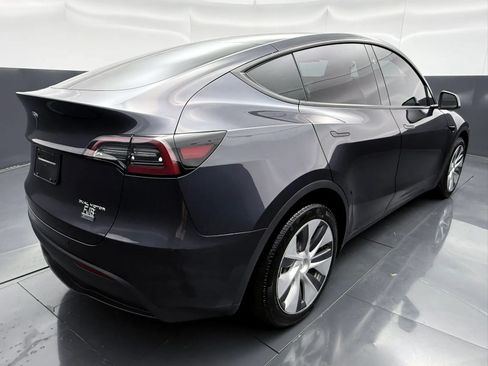 Used 2024 Tesla Model Y Long Range AWD/4WD image 7