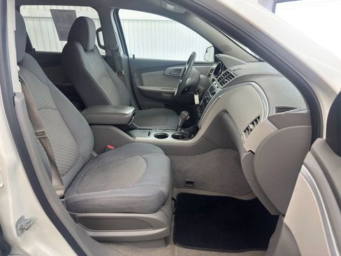 Used 2011 Chevrolet Traverse LT image 17