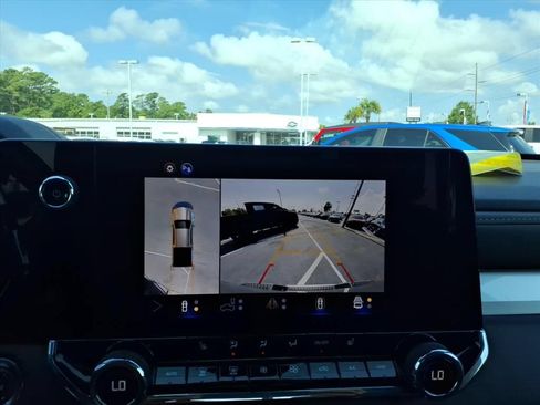 Used 2025 Chevrolet Colorado LT w/ LT Convenience Package RWD image 14