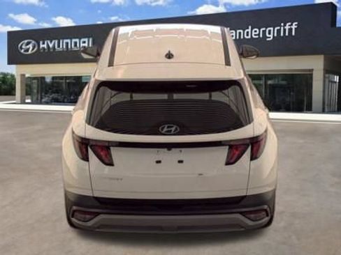 Used 2025 Hyundai Tucson SE FWD image 6