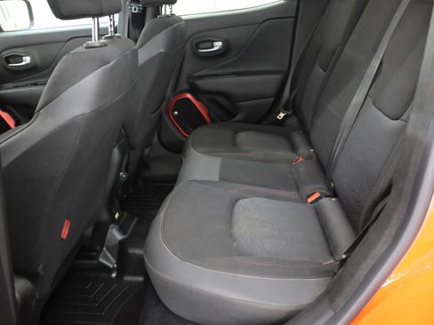Used 2018 Jeep Renegade Trailhawk AWD/4WD image 9