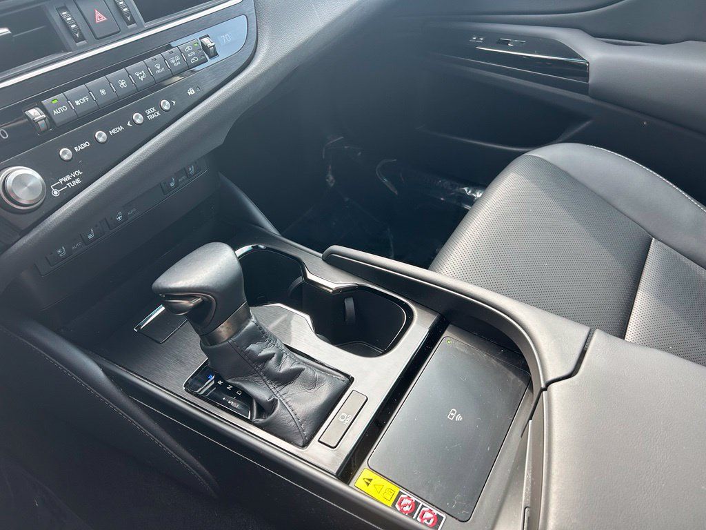 Used 2024 Lexus ES 350 w/ Premium Package FWD image 13