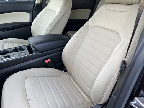 Used 2022 Ford Edge SE image 18