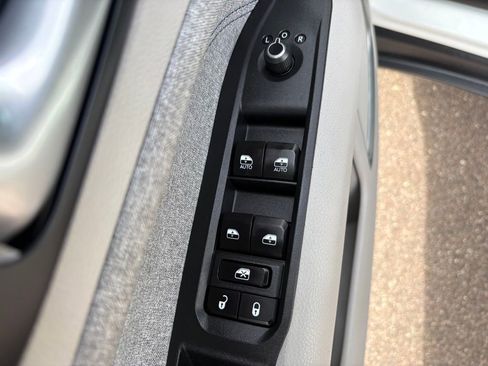 Used 2024 Jeep Compass Latitude AWD/4WD image 17