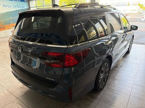 Used 2025 Honda Odyssey Touring image 4