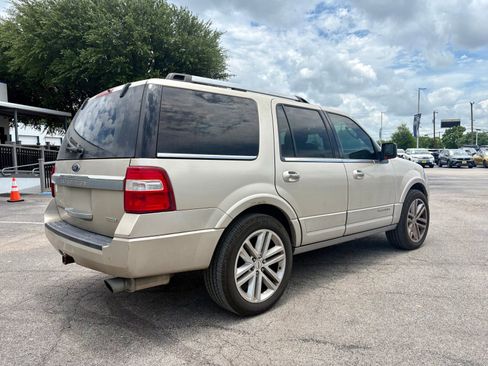 Used 2017 Ford Expedition Platinum RWD image 3
