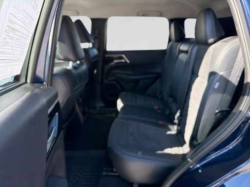 Used 2024 Mitsubishi Outlander SE image 31