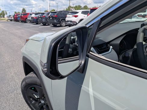Used 2020 Toyota RAV4 XLE w/ All Weather Liner Package AWD/4WD image 40