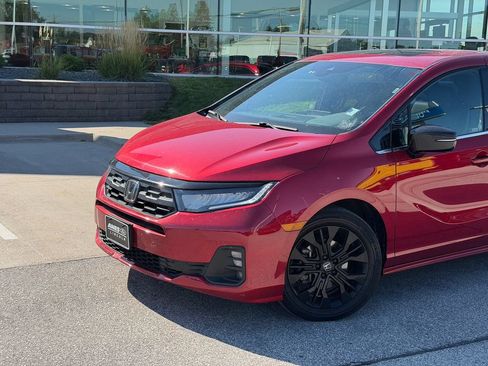 Used 2025 Honda Odyssey Sport-L image 2