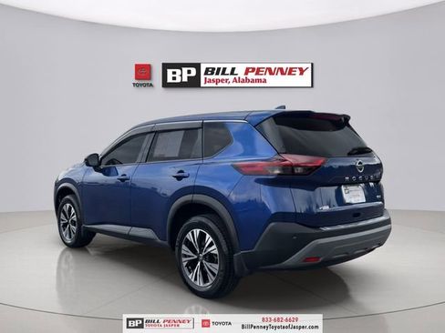 Used 2021 Nissan Rogue SV image 3