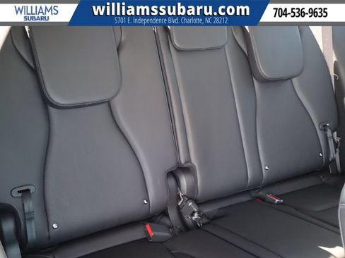 Used 2025 Kia Carnival EX FWD image 36