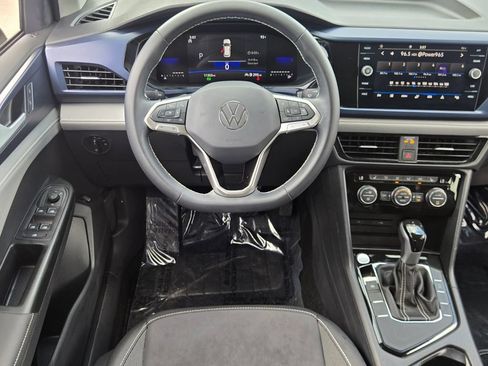 Certified 2024 Volkswagen Taos SE FWD image 13