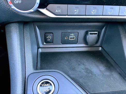 Used 2025 Nissan Sentra S image 16