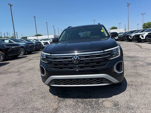 Used 2025 Volkswagen Atlas Peak Edition SE AWD/4WD image 8