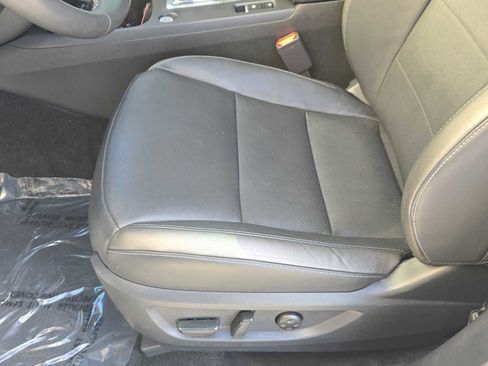 Certified 2024 INFINITI QX50 Luxe w/ Accent Package image 17