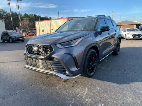 Used 2023 Toyota Highlander XSE image 6