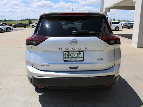 Used 2025 Nissan Rogue SV AWD/4WD image 8