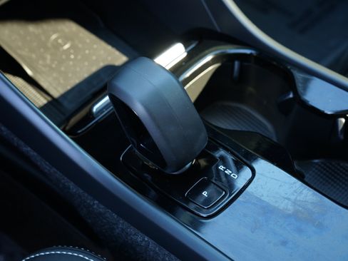 Used 2023 Volvo XC40 Recharge Ultimate image 23