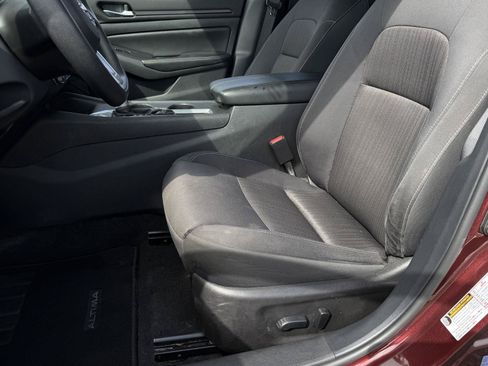 Used 2025 Nissan Altima 2.5 SV FWD image 10