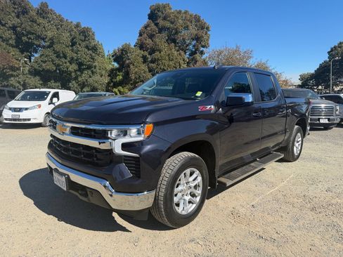 Used 2023 Chevrolet Silverado 1500 LT w/ Z71 Off-Road Package AWD/4WD image 1