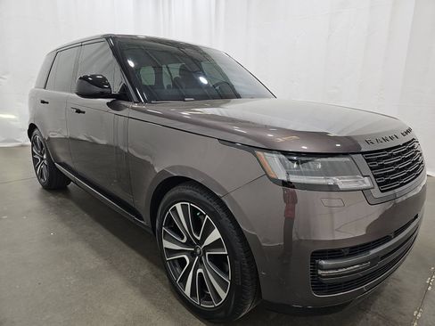 Used 2025 Land Rover Range Rover SE AWD/4WD image 4