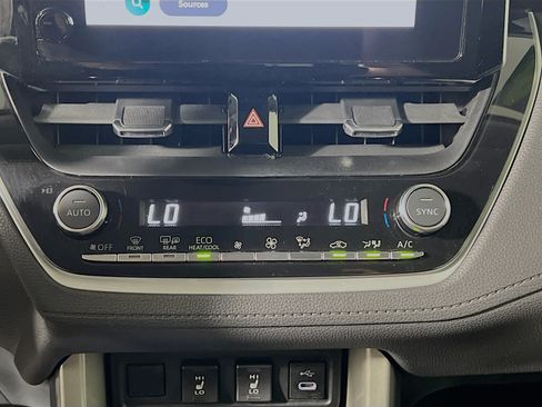 Used 2024 Toyota Corolla Cross XLE FWD image 26