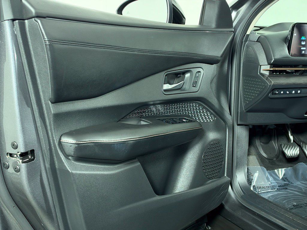 Used 2023 Nissan Ariya FWD image 31