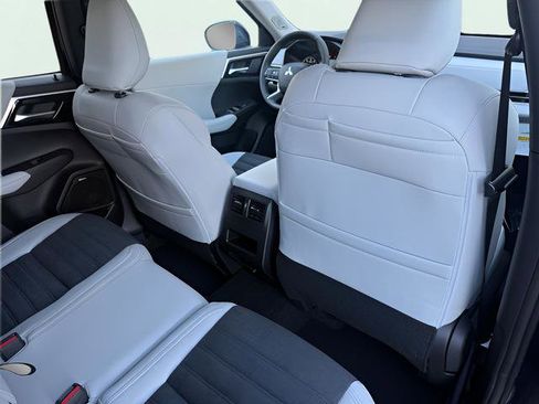 New 2026 Mitsubishi Outlander SE image 27