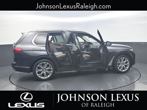 Used 2022 BMW X7 xDrive40i w/ Executive Package image 25