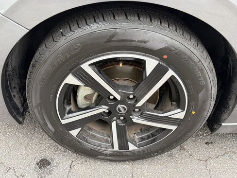 Used 2024 Nissan Sentra SV image 9