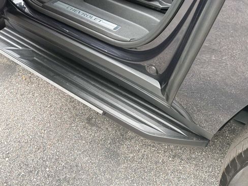 Used 2025 Chevrolet Suburban Premier RWD image 11