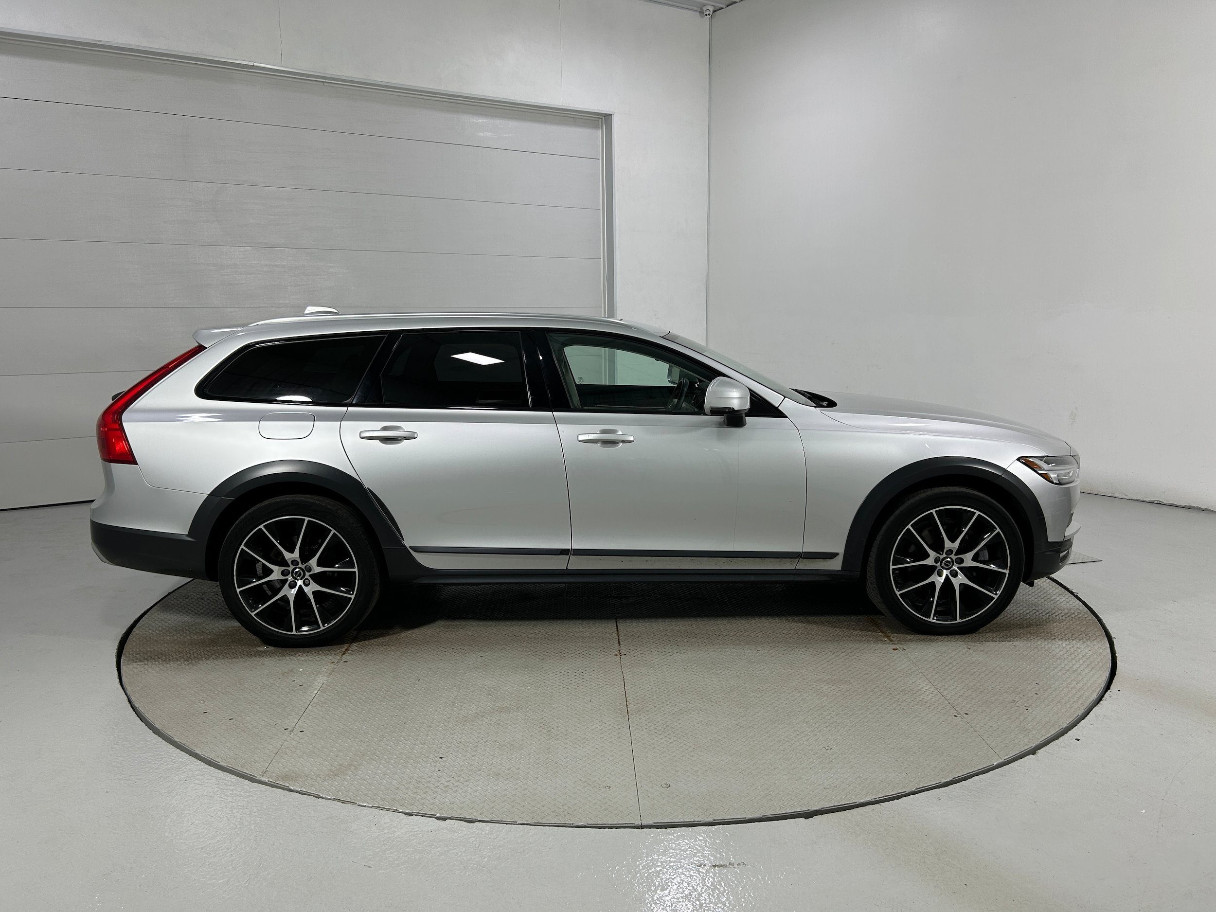 Used 2020 Volvo V90 T6 Cross Country AWD/4WD image 37