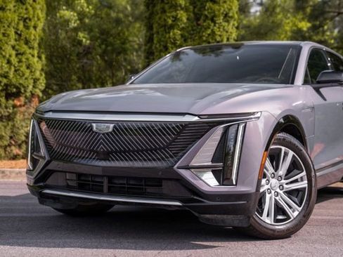 Used 2024 Cadillac Lyriq Tech RWD image 2