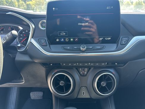 Used 2025 Chevrolet Blazer LT image 28