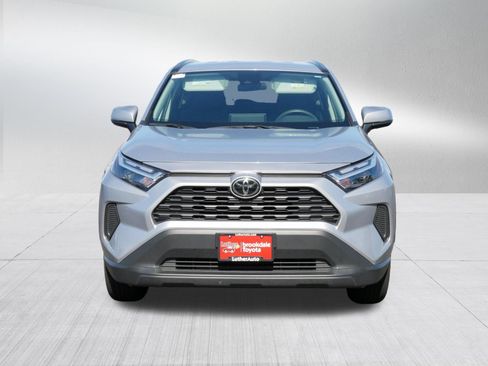 Used 2025 Toyota RAV4 XLE AWD/4WD image 2