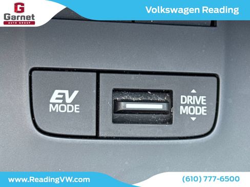 Used 2023 Toyota Venza LE AWD/4WD image 35