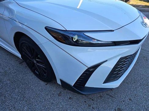 Used 2026 Toyota Camry SE FWD image 9