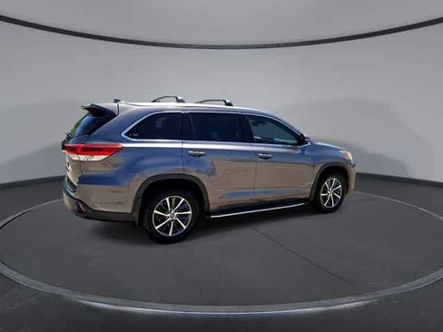 Used 2018 Toyota Highlander XLE FWD image 8