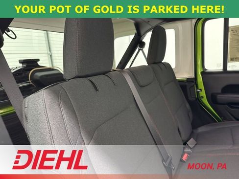 Used 2025 Jeep Wrangler Rubicon w/ Convenience Group image 11