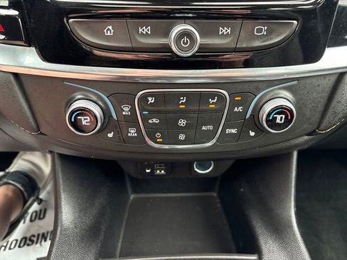 Used 2021 Chevrolet Traverse LT w/ LT Premium Package image 21