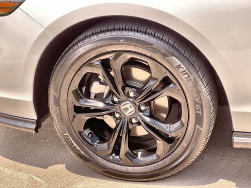 Used 2025 Honda Accord SE image 9