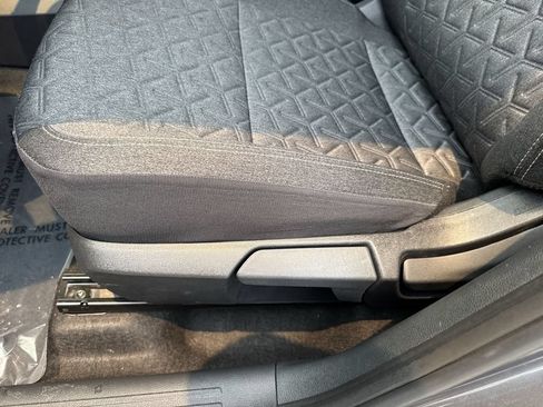 Used 2025 Nissan Kicks SV FWD image 39