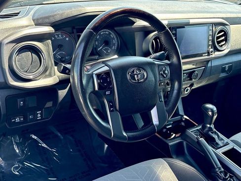 Used 2022 Toyota Tacoma TRD Off-Road AWD/4WD image 8