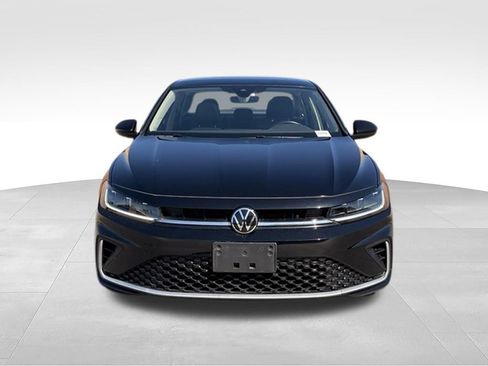 Used 2025 Volkswagen Jetta SE FWD image 4