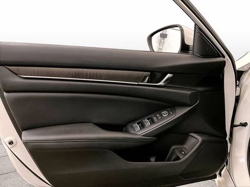 Used 2019 Honda Accord EX image 22
